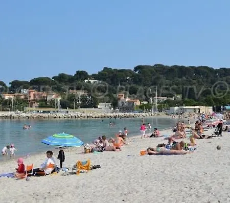 Les Reflets D Azur Et Les Pieds Dans L'eau Apartment