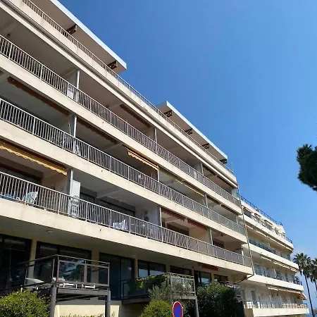 Les Reflets D Azur Et Les Pieds Dans L'eau Apartman *