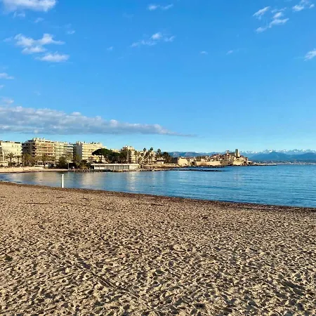 Les Reflets D Azur Et Les Pieds Dans L'eau Apartman *