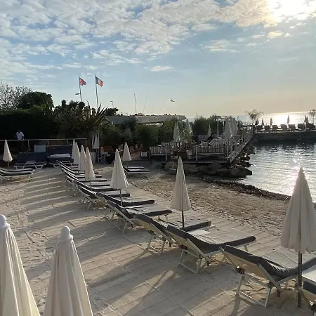 Les Reflets D Azur Et Les Pieds Dans L'eau * Antibes