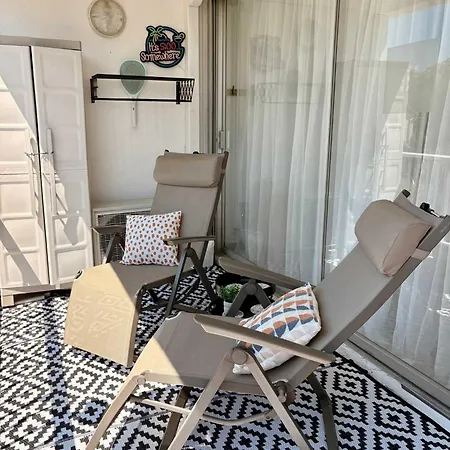 Les Reflets D Azur Et Les Pieds Dans L'eau Apartman *