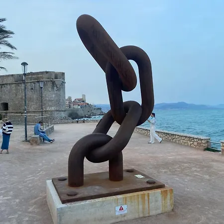 Les Reflets D Azur Et Les Pieds Dans L'eau Apartman Antibes